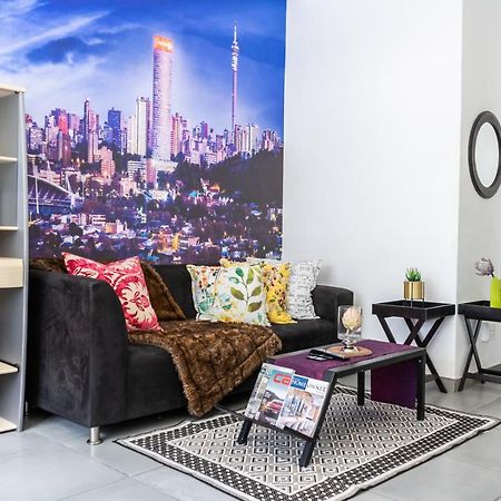 Stunning Maboneng Precinct Studio Apartment At 12 Decades Building Johannesburg Exterior foto
