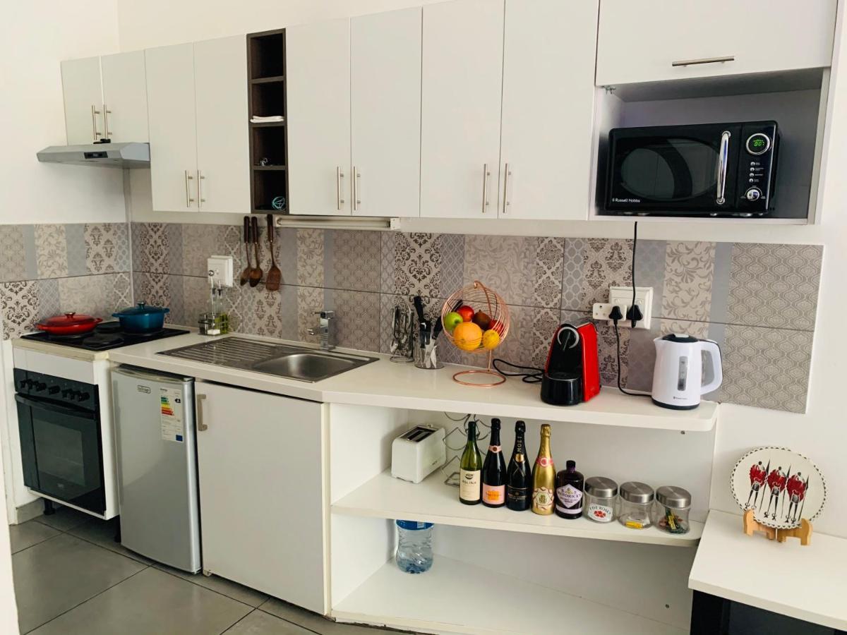 Stunning Maboneng Precinct Studio Apartment At 12 Decades Building Johannesburg Exterior foto
